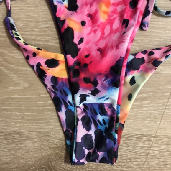 Colorful bikini - Picture 4 of 4